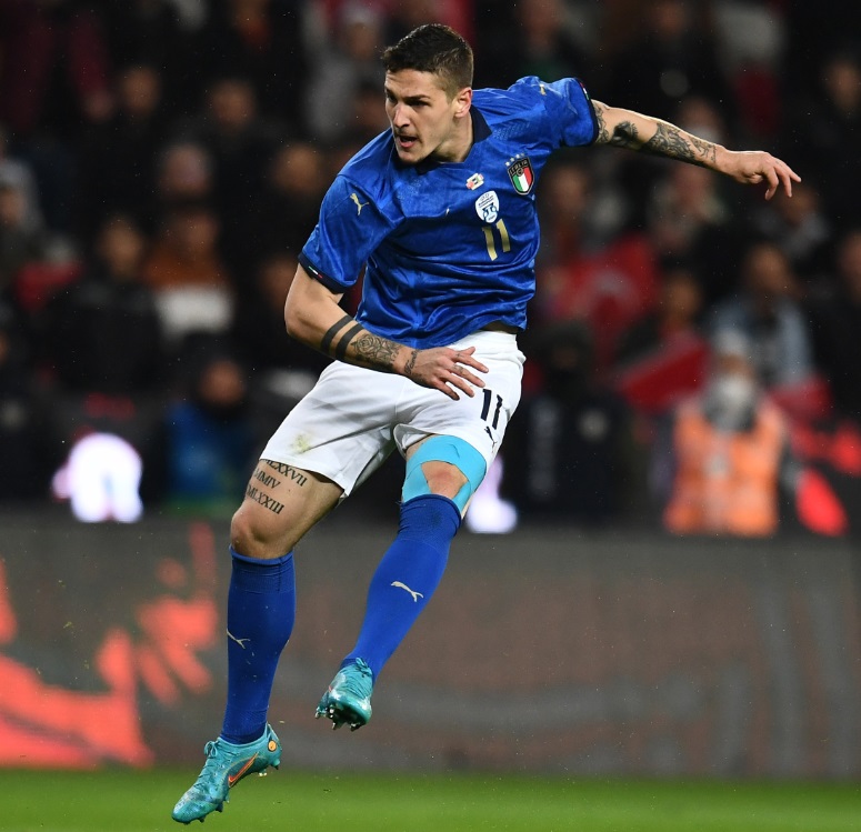 佐々木朗希と同じデカさ！身長190cmの怪物系サッカー選手たち｜写真4