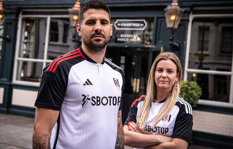 フラムの23-24新ユニフォームが登場！「ロンドン最古の誇り」を刻んだエンブレムカラー｜写真5