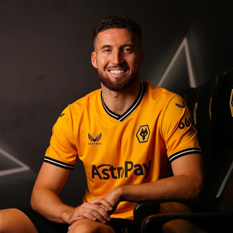 人気の英国レトロ！ウォルヴァーハンプトン、23-24新ユニは「懐かしの80年代」が登場｜写真5