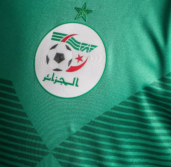 アルジェリア代表、2019新ユニフォームを発表！「キツネがラブリー」と話題に｜写真4