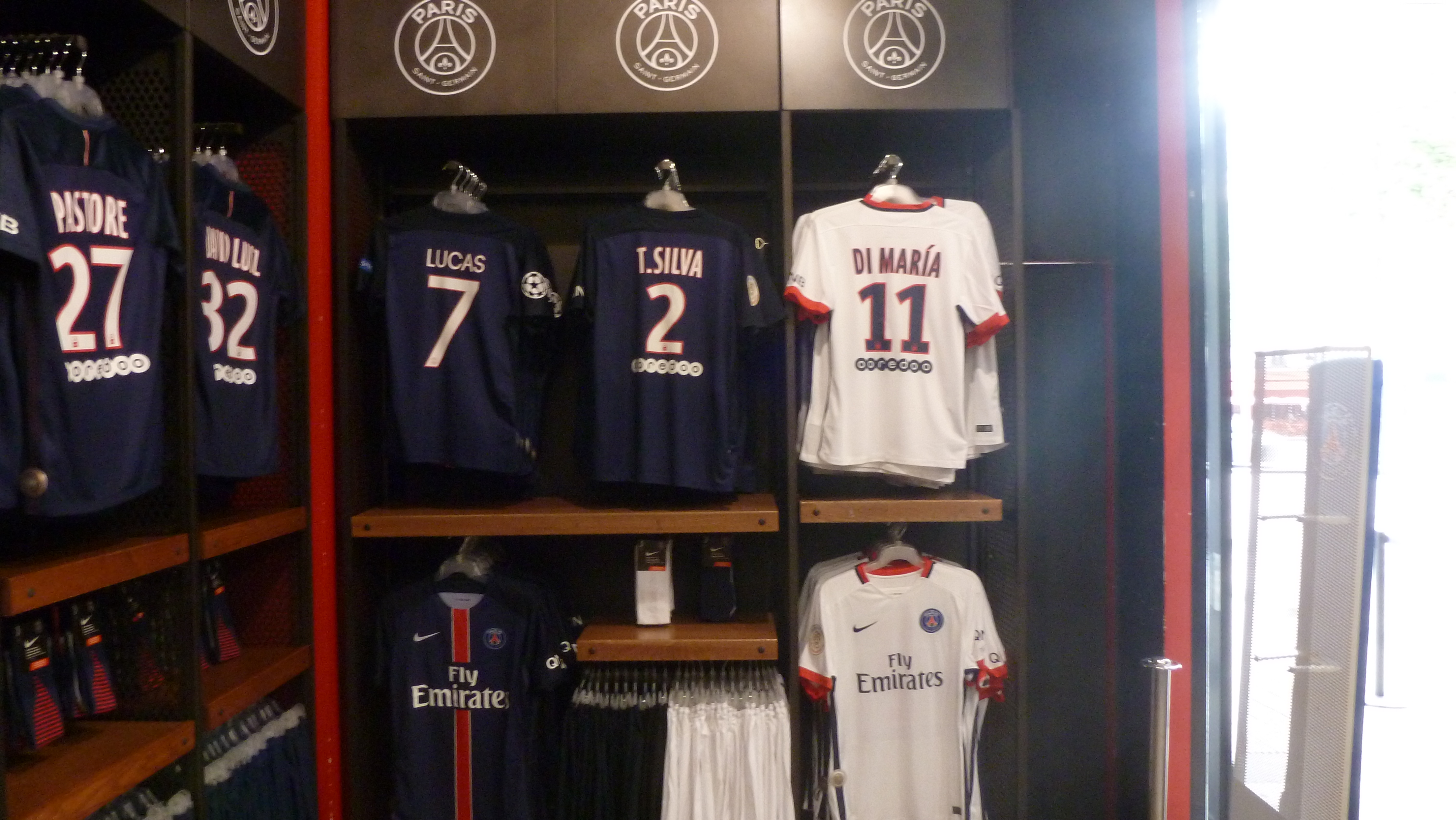 世界一オシャレ？「PSGのオフィシャルショップ」に行ってみた！｜写真6