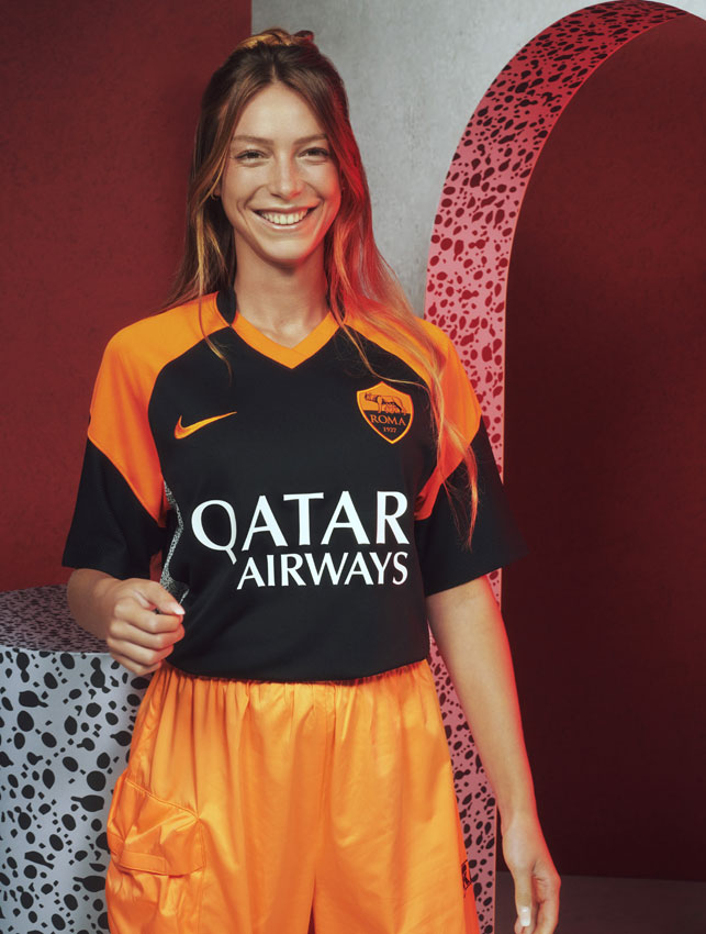 ローマ、「90年代に触発」の2020-21新サードユニフォーム発表！背番号も掲載｜写真5