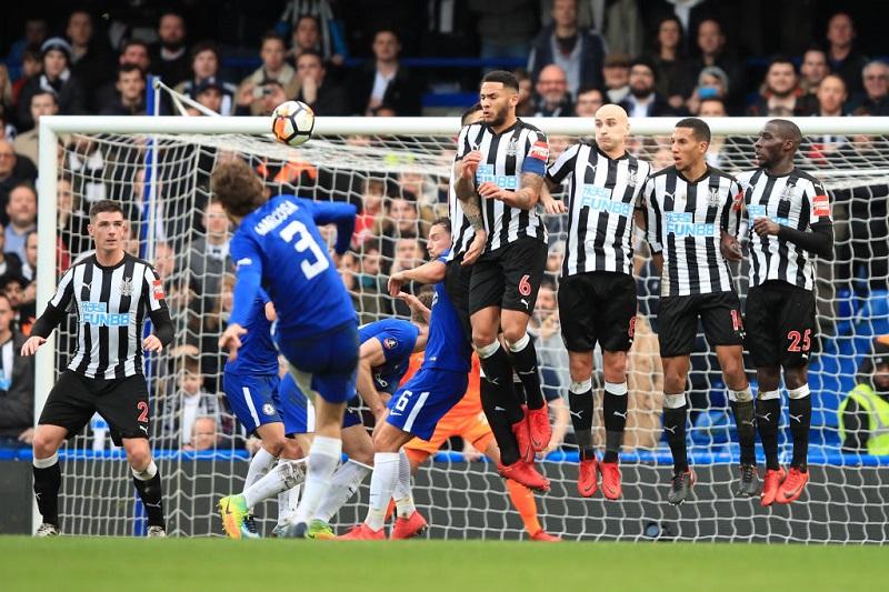 今、世界でも最も「フリーキック」が上手いかもしれない5人｜写真2