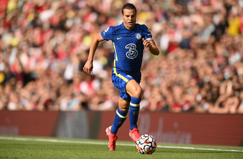 アーセナル冨安も続け！いま世界で最もすごい「超二刀流DF」たち｜写真3