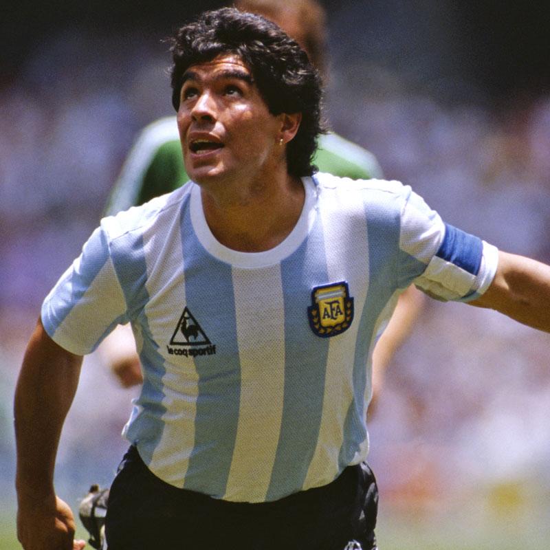 ディエゴ・マラドーナ、世界遺産級の「80年代ユニフォーム」5選｜写真5