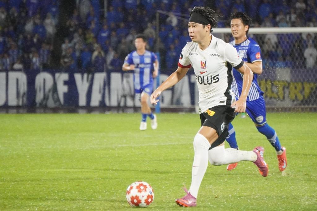 浦和レッズMF松尾佑介「勝ち残ったけど、最後の最後で敗北を喫しました」と叫ぶほど悔しがった理由とは｜写真3