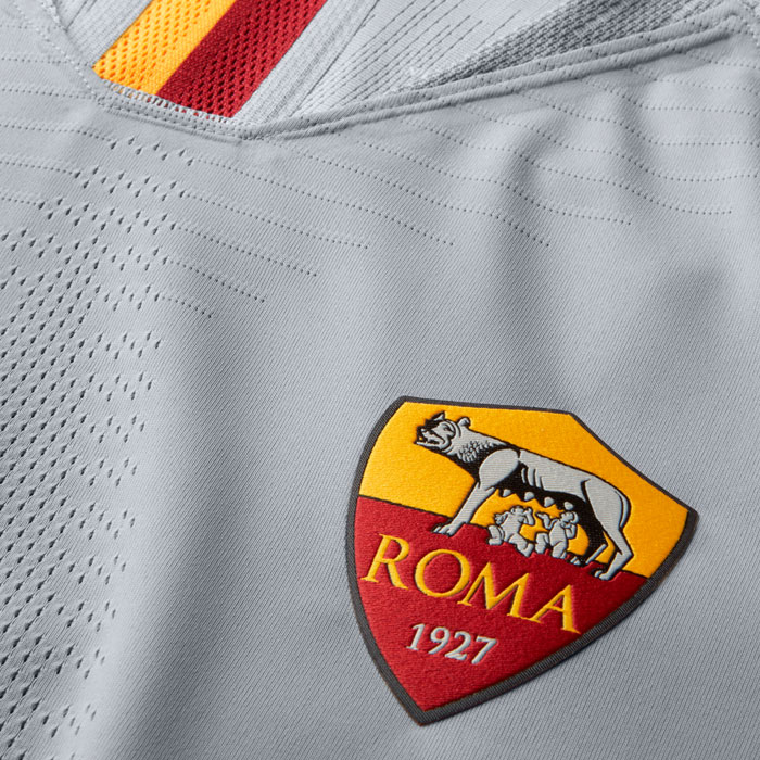 ローマ、ウルフグレーの2018-19アウェイユニフォームを発表！新背番号も掲載｜写真4