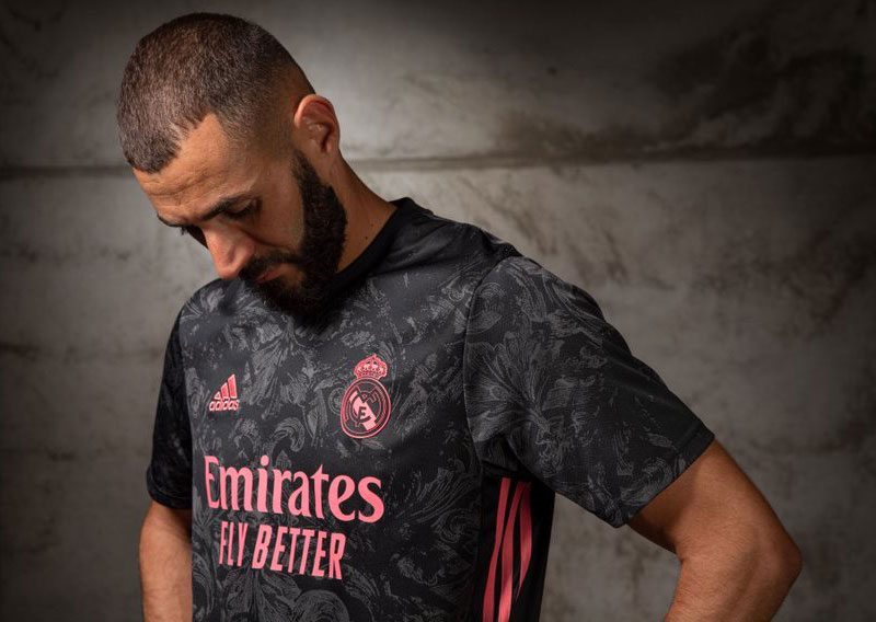 レアル・マドリー、「タイル模様」の2020-21サードユニフォームを発表！｜写真6