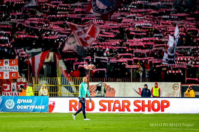 日本人女性が撮った「ミハイロヴィッチ追悼試合」…“隠されたピクシー”の違和感と紅く燃えたスタンド｜写真12