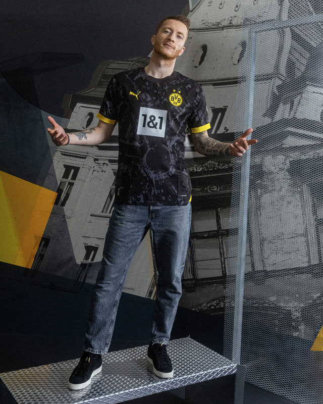 ドルトムントが23-24新アウェイユニを発表！「香川真司も英雄パレード」の聖地を描く｜写真7