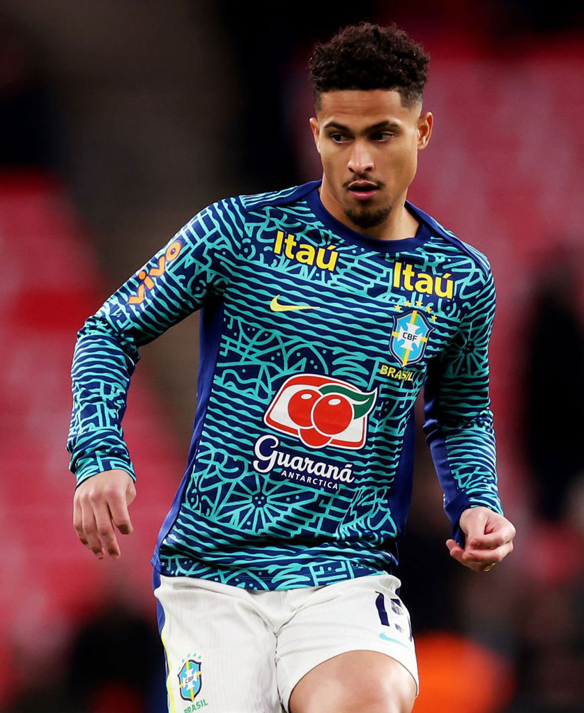 ピッチが華やかに！3月にNIKE新作「プレマッチ・トップ」を着た4つの代表チーム｜写真7