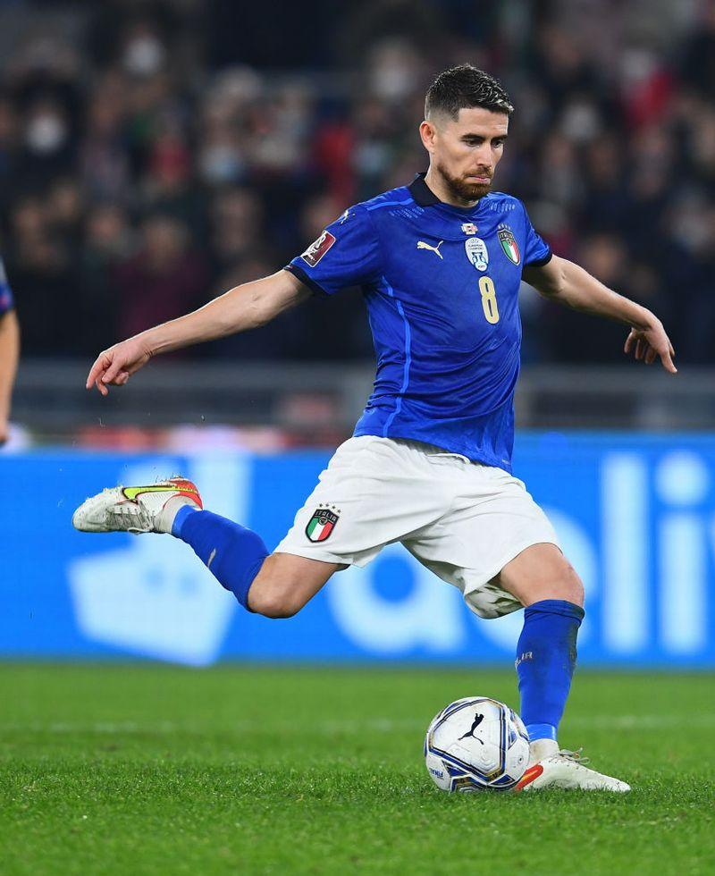 今世界で輝く「最高の守備的MF」TOP6｜写真5