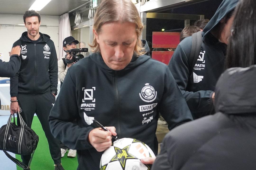 平日夜に1万人以上動員！「おっさんホイホイ」だけじゃない、『ダイヤモンドカップオブレジェンド』が思い出させたサッカーの原点｜写真5