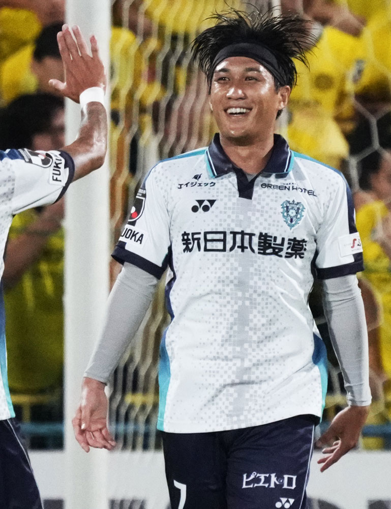 忖度なしで選ぶ！2023年「ピッチ上で最高にかっこよかった」Jリーグ・ユニTOP10｜写真6