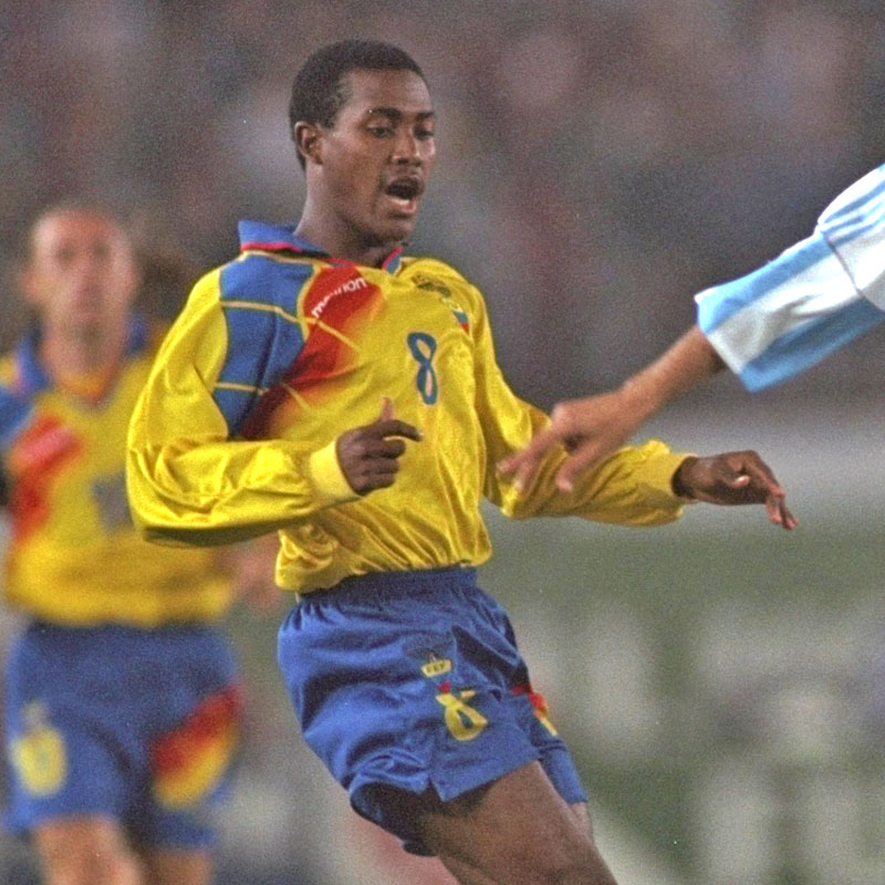 日本と戦うエクアドル代表、“メーカー不変”の歴代「かっこいいユニフォーム」8選｜写真8