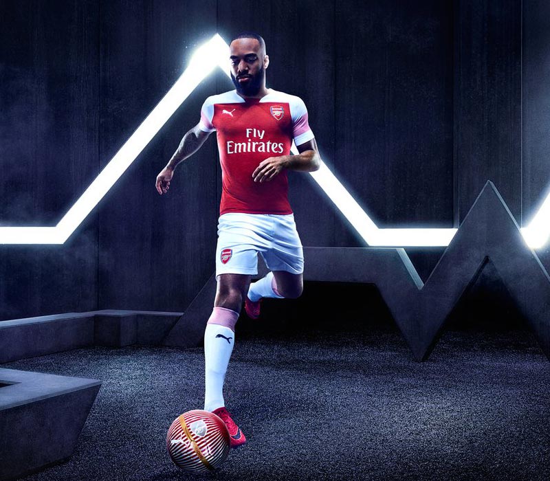 アーセナル、2018-19新ユニフォームを発表！胸には印象的なグラフィック｜写真6