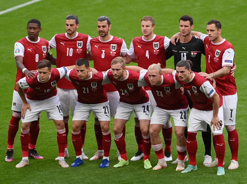 試合ユニ限定！EURO2020、「ピッチ上で最高にかっこいい」ユニフォーム10選｜写真11