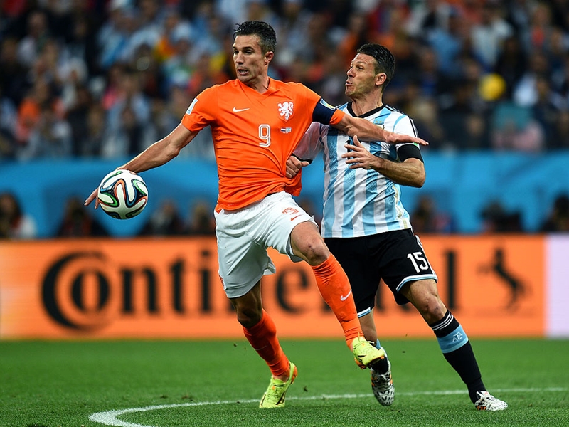 【月間表彰】浦和レッズFWユンカーに聞いた！ゴールパフォで「芝生の上を滑る」って簡単なの？｜写真2