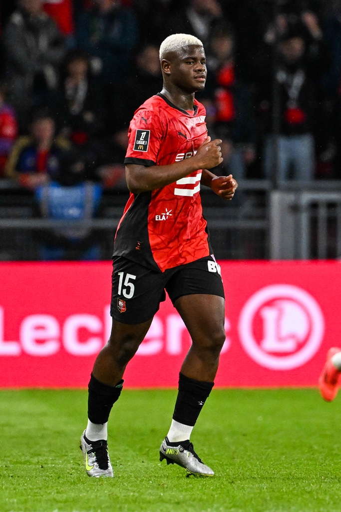 現日本代表最年少！高井幸大と同じ「2004年生まれ」世界の逸材センターバック3名｜写真3