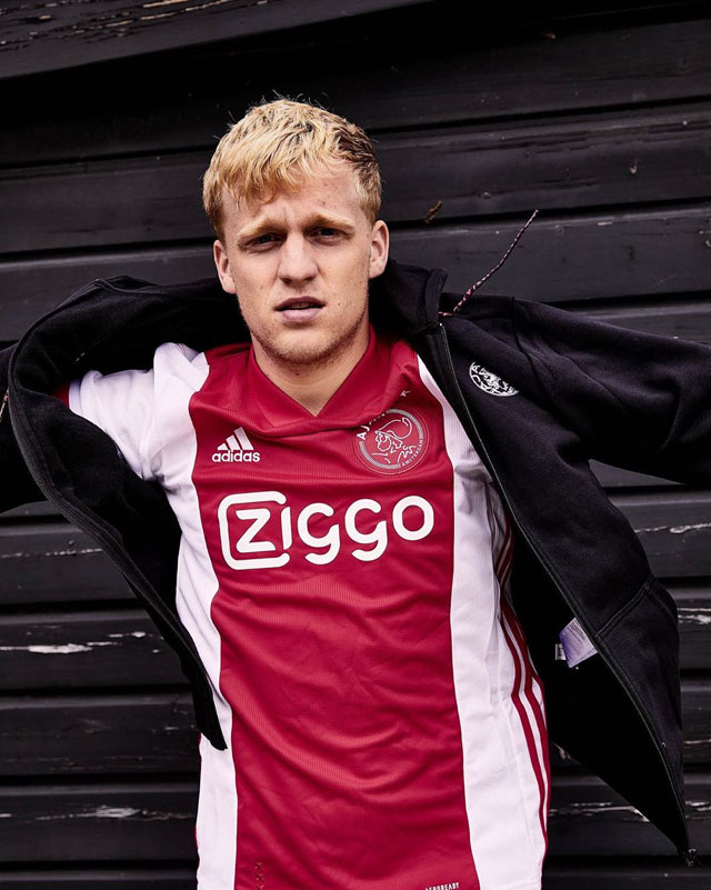 アヤックス、2020-21新ユニフォーム発表！「原点回帰のデザイン」｜写真4