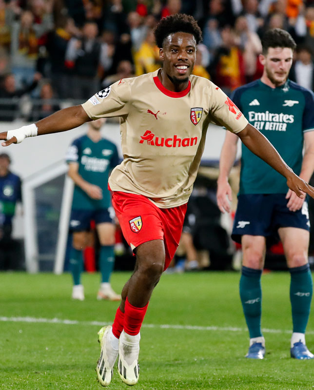 アーセナル撃破のRCランス、21年ぶりのCLユニが登場！デザインは伝説「血と黄金」モデルの復活だった｜写真4