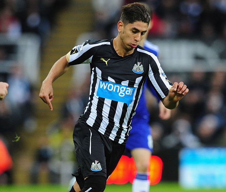 武藤嘉紀の新天地、ニューカッスルの「25年間分のホームキット」をまとめて見る｜写真19