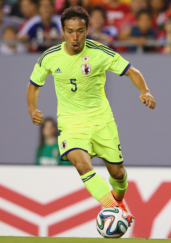 日本代表の歴代ユニフォームを見る！2014年「円陣モデル」｜写真9