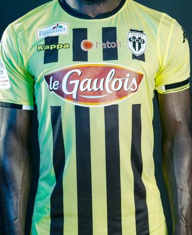 『GQ』が査定！「今季のフランスで最もイケてないユニフォーム10着」｜写真18