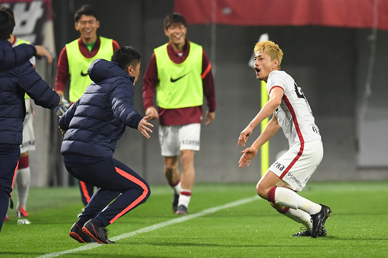 3戦連発！鈴木優磨はやっぱり点を取ってこそ最高だ｜写真4