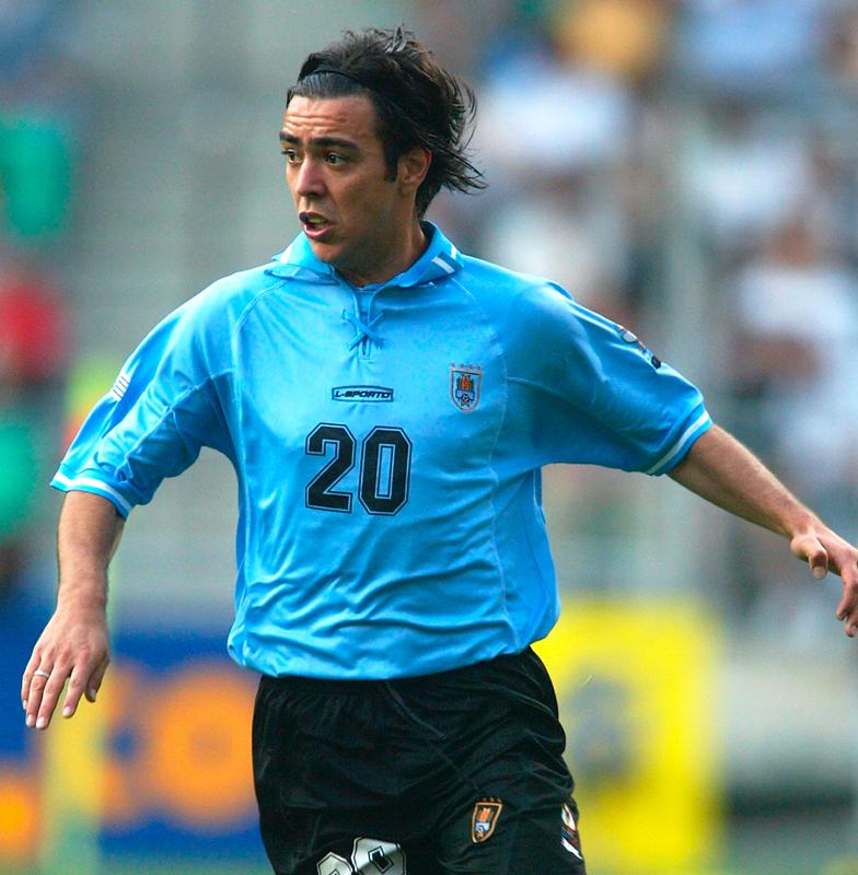 超厳選！ウルグアイ代表「歴代最高のユニフォーム」5着を選んでみた｜写真10