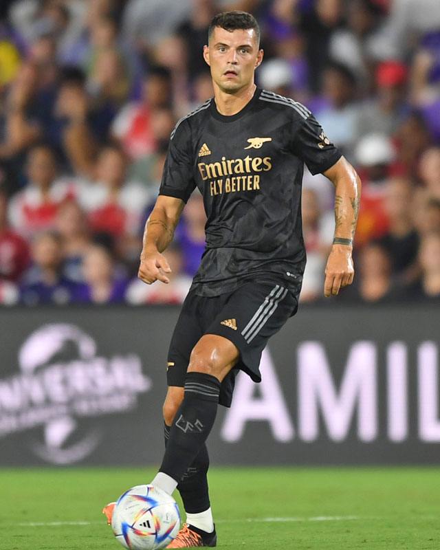 アーセナル、22-23新アウェイユニフォームを発表！“AFC”散りばめデザイン｜写真4