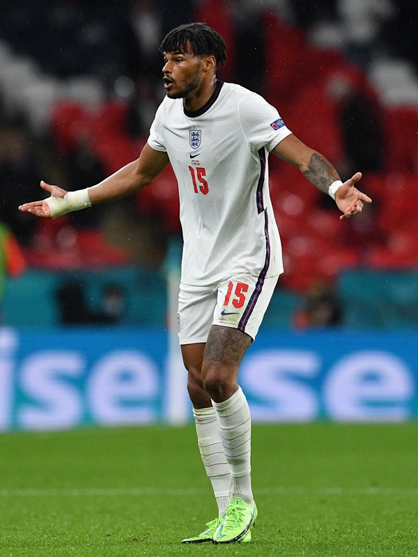 若きタレント軍団！イングランド代表の着用スパイクまとめ（EURO2020）｜写真15