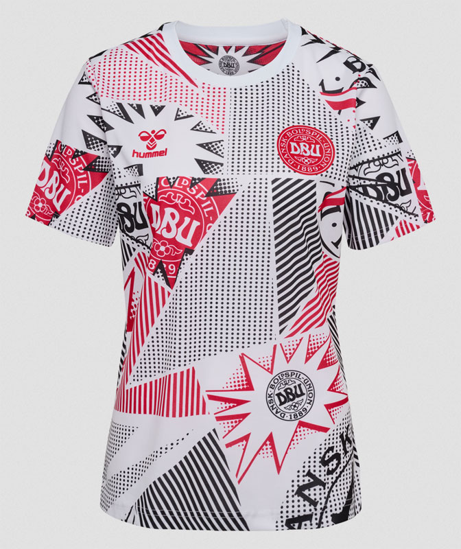 まさかのマンガ風！デンマーク女子代表のW杯新ユニは“サブカル感”がすごい｜写真5