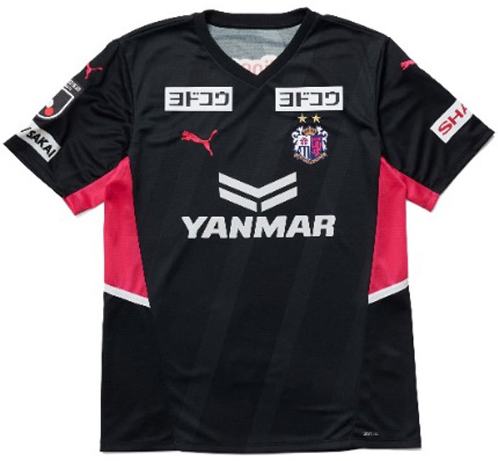 セレッソ大阪、2022新ユニフォーム発表！意外「斜めストライプ」を走らせる｜写真6