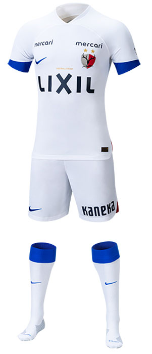 クラブ初の“縦じま”デザイン！鹿島アントラーズ、2023新ユニフォームを発表｜写真4