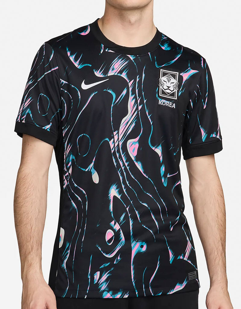 異彩放つ攻めのデザイン！？韓国代表が2024新ユニフォームを発表 「伝統的な建築と工芸品」に触発｜写真5