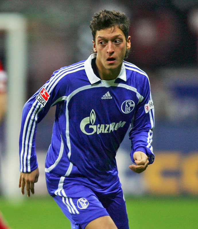 ダービー直前！シャルケの歴代adidas「青いユニフォーム」を見る｜写真7