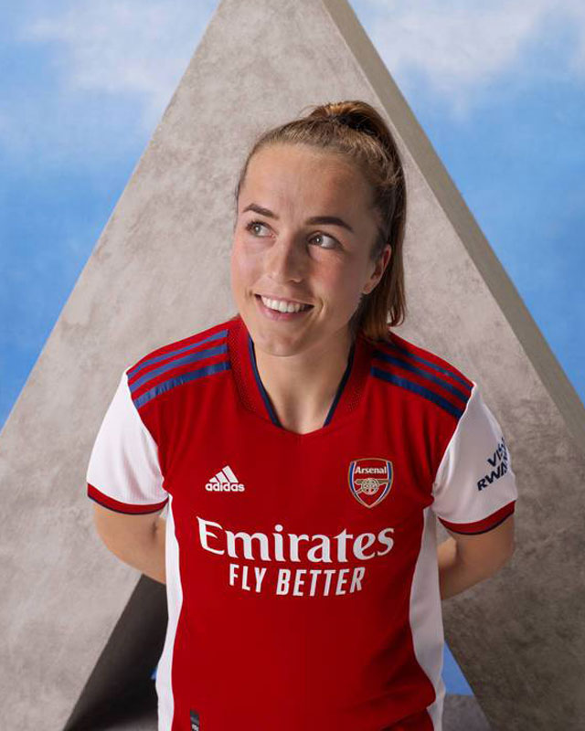 アーセナル、21-22新ユニフォームを発表！シンプルな「伝統デザイン」｜写真6