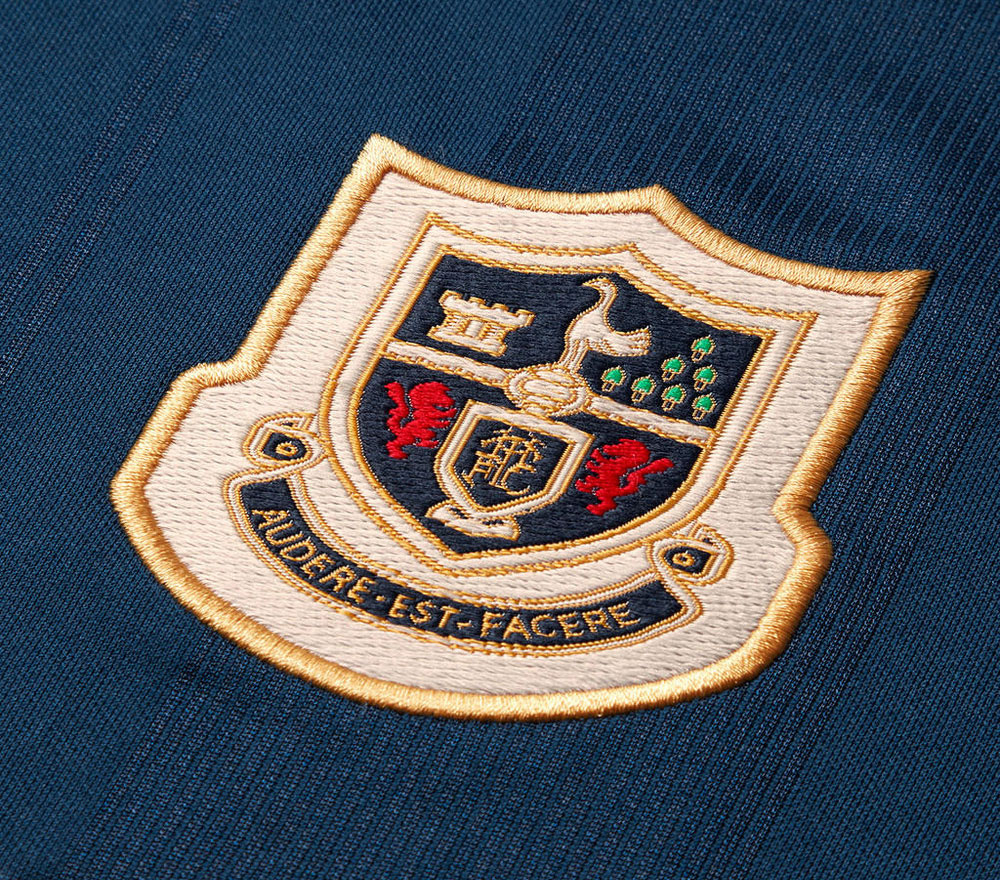 トッテナムから“異色”の復刻レトロユニフォームが登場！「まさかの出世ユニ」「超レア紋章エンブレム」｜写真5