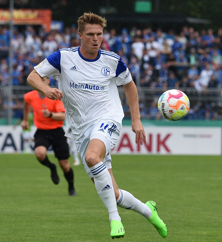 吉田麻也が加入！シャルケの2022-23シーズン「新ユニフォームまとめ」｜写真6