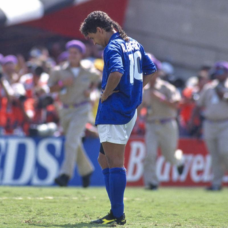 サッカーが「1枚の絵になった瞬間」の“劇的ユニ”7選｜写真14