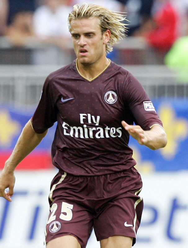 バレンタインデーに贈る「チョコレート色」のユニフォーム7選｜写真3