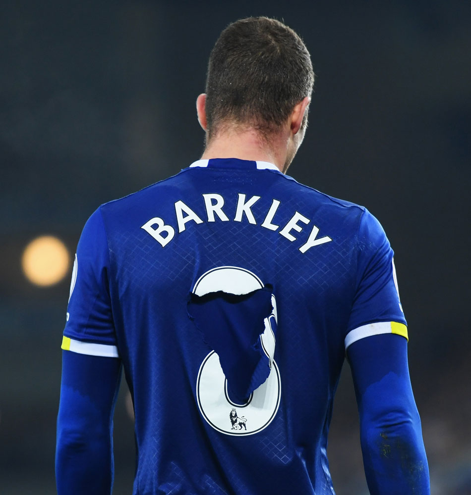 悲惨なまでに「ビリビリに裂けすぎた」5つのユニフォーム｜写真2