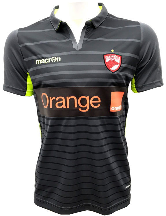 2頭の「赤犬」が睨む！ディナモ・ブカレストの2017‐18ユニフォーム｜写真4