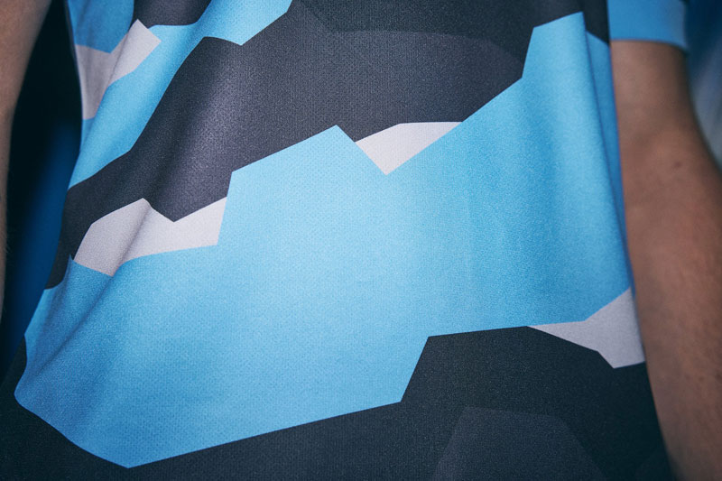 “世界で最もエコ”な英3部クラブ、最新ユニは反捕鯨団体「シー・シェパード」が胸ロゴに｜写真5