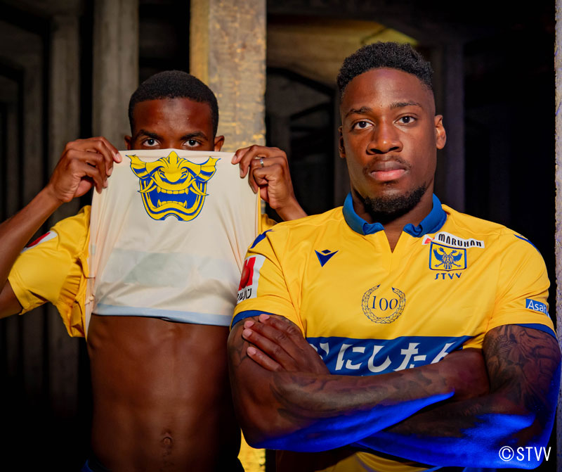 シント＝トロイデンが「100周年記念」23-24新ユニを発表　内に忍ばせる“サムライマスク”を見よ！｜写真4