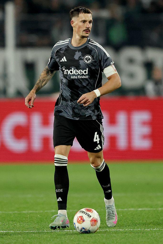 堂安律は何位？フランクフルトで「最も高額な給与を受け取っている5名」｜写真5