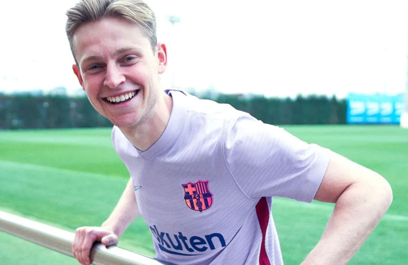 バルセロナ、21-22新アウェイユニフォーム発表！初の「淡いパープル」｜写真7