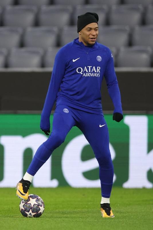 エムバペ、最新スパイクはNIKE「マーキュリアル」25周年モデル！カタールW杯後の変遷がすごい｜写真7