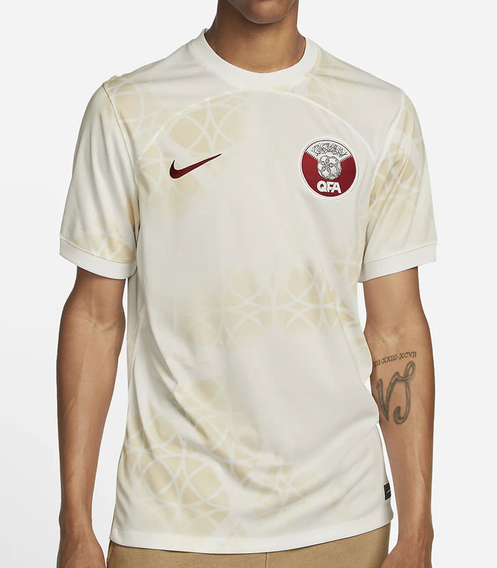 W杯開催国！カタール代表、「国旗と真珠」を描く2022新ユニフォーム｜写真4